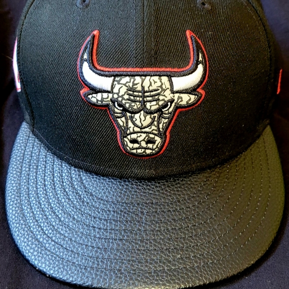 Chicago Bulls Snap Back - Picture 2 of 2